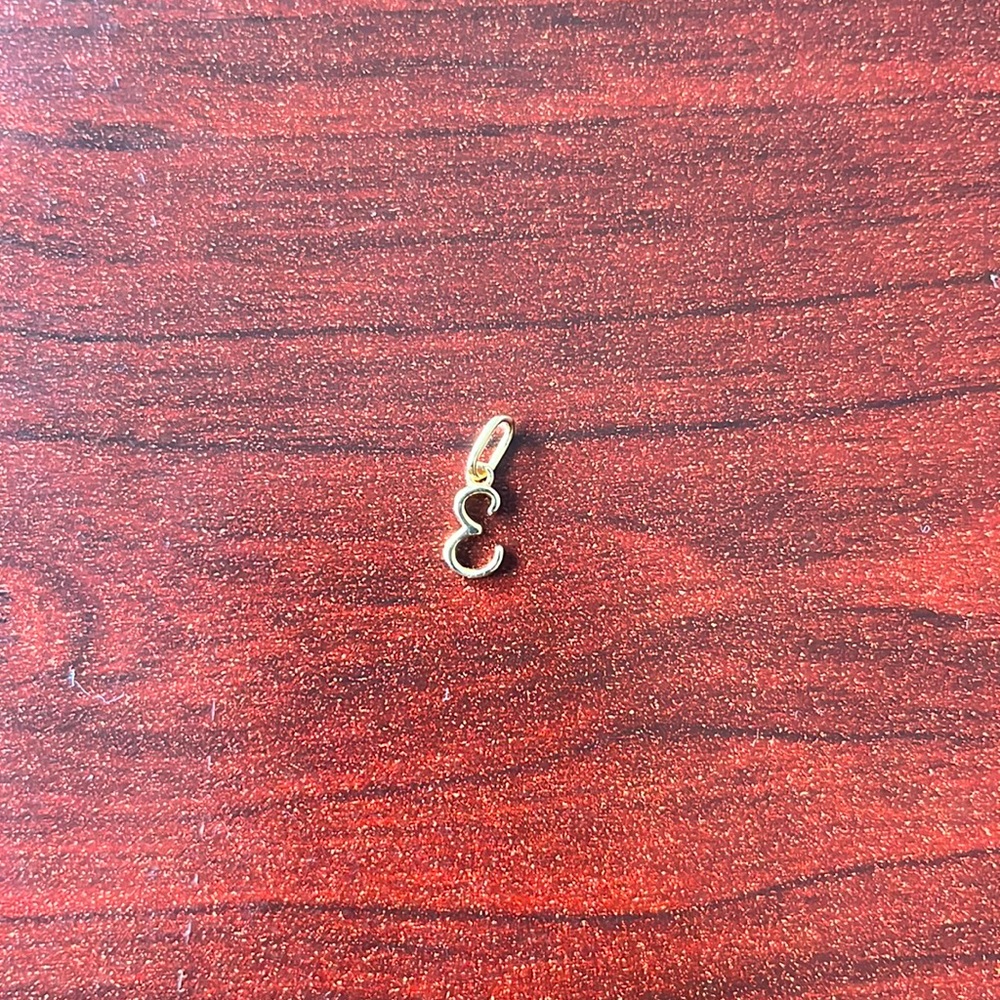 Mejuri Cursive Letter Charm ‘E’ 14k Solid gold